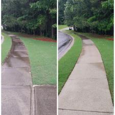 DIRTY-DRIVEWAY-AND-SIDEWALK-RECEIVED-A-CLEANING-IN-GAINESVIILE-GA 0